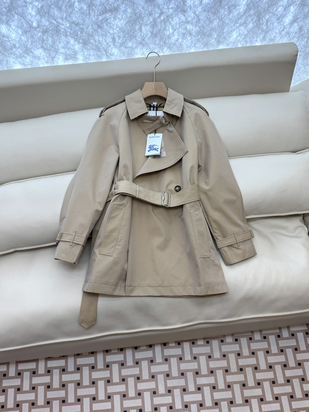 LF020#新款风衣⚠️。
Bur 巴宝莉 双排扣最新款中长风衣 两色 SMLXL