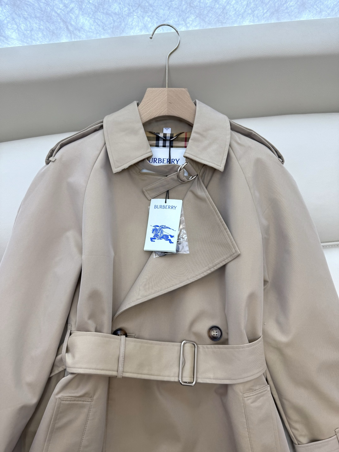 LF020#新款风衣⚠️。
Bur 巴宝莉 双排扣最新款中长风衣 两色 SMLXL