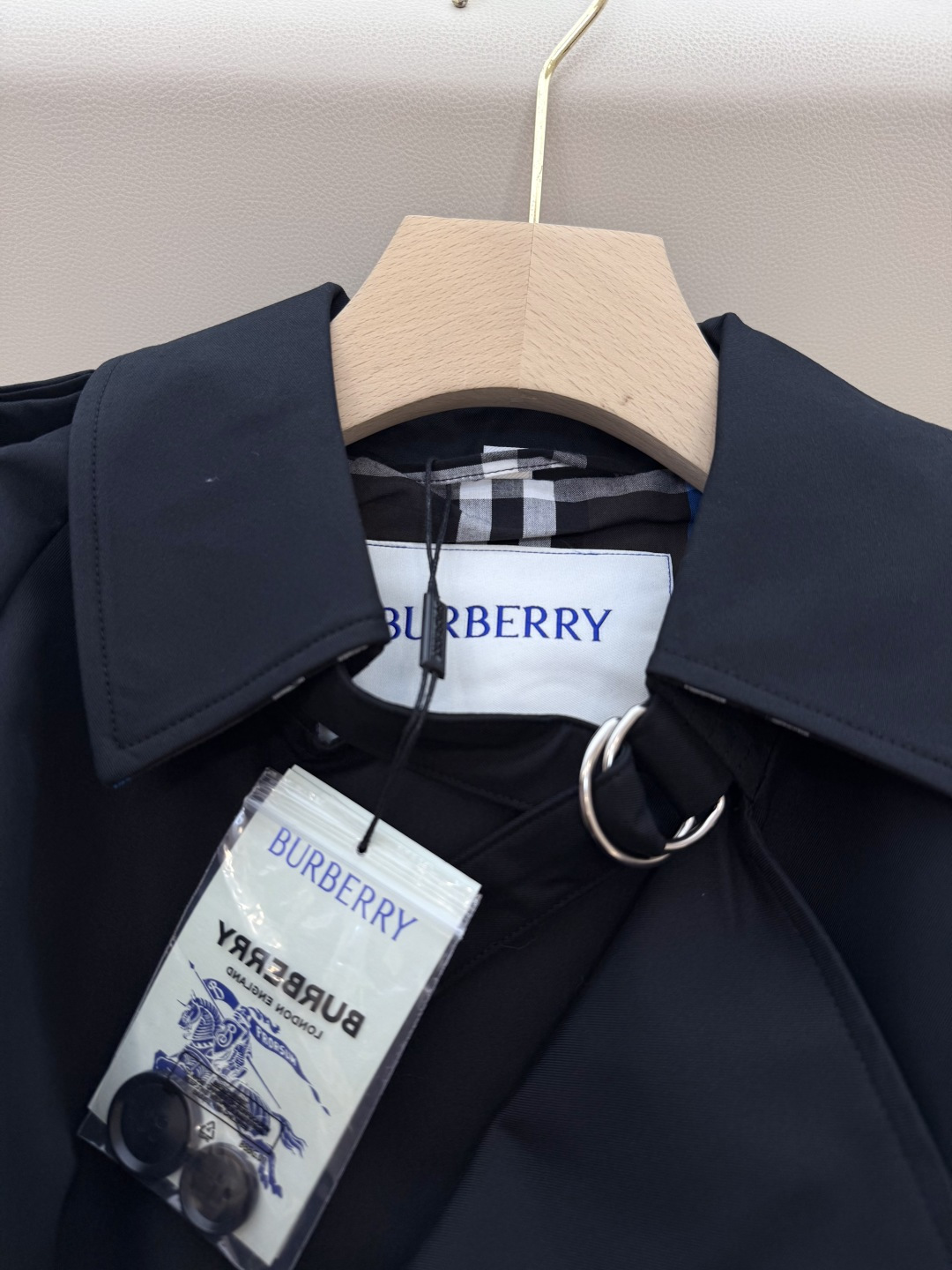 LF020#新款风衣⚠️。
Bur 巴宝莉 双排扣最新款中长风衣 两色 SMLXL