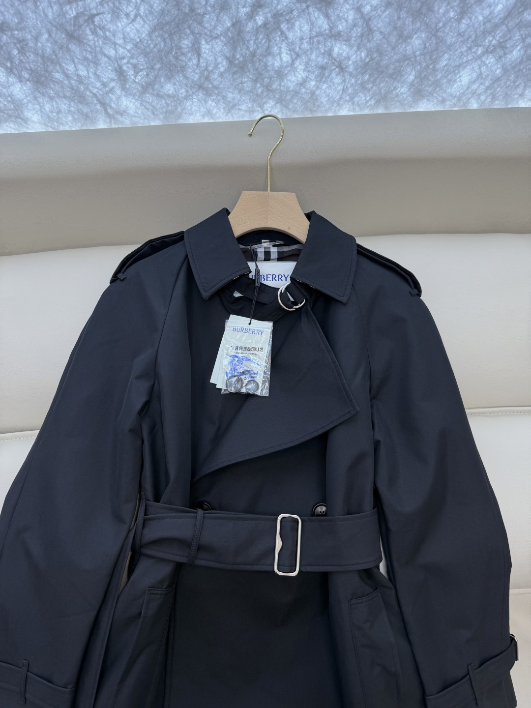 LF020#新款风衣⚠️。
Bur 巴宝莉 双排扣最新款中长风衣 两色 SMLXL