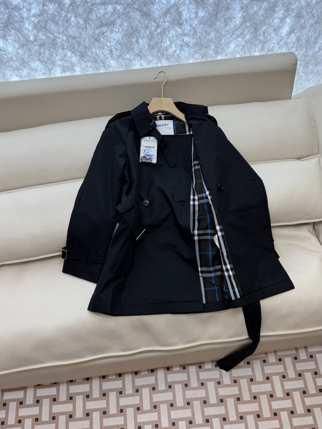 LF020#新款风衣⚠️。
Bur 巴宝莉 双排扣最新款中长风衣 两色 SMLXL
