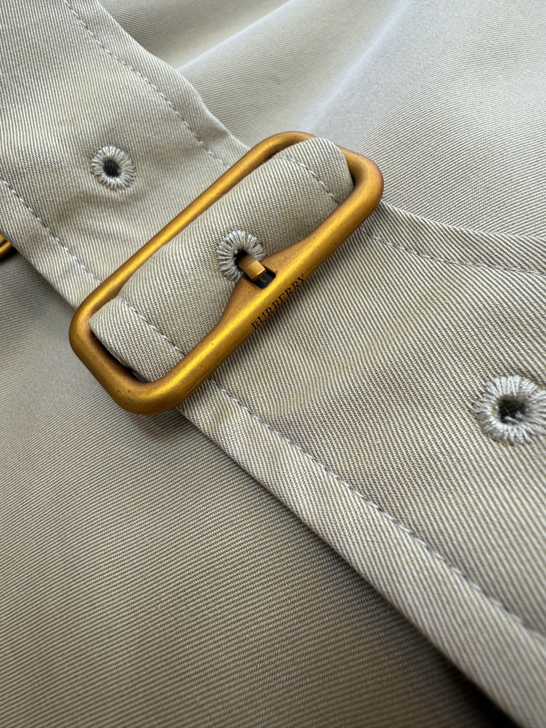 LF021#新款风衣⚠️。
Bur 巴宝莉 双排扣最新款撞色格纹领长款风衣 两色 SMLXL