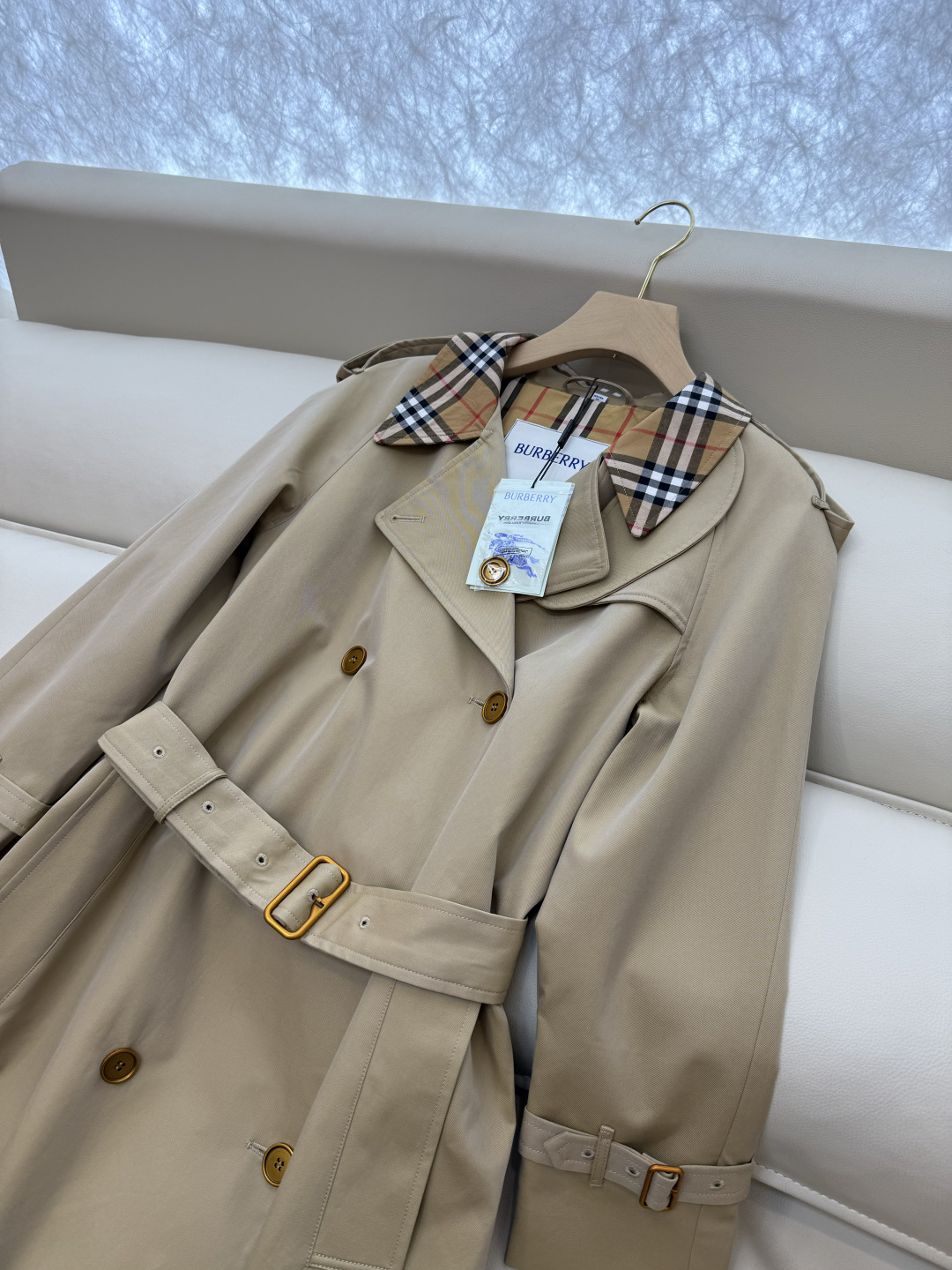 LF021#新款风衣⚠️。
Bur 巴宝莉 双排扣最新款撞色格纹领长款风衣 两色 SMLXL