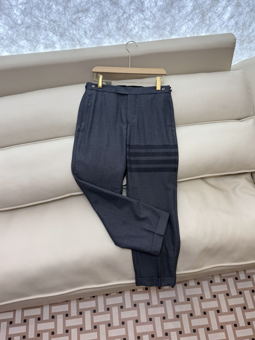 KTB6007#新款裤子⚠️。
TB 顶级货 100%羊毛 四道杠 西装长裤 灰色 0-1-2-3-4码