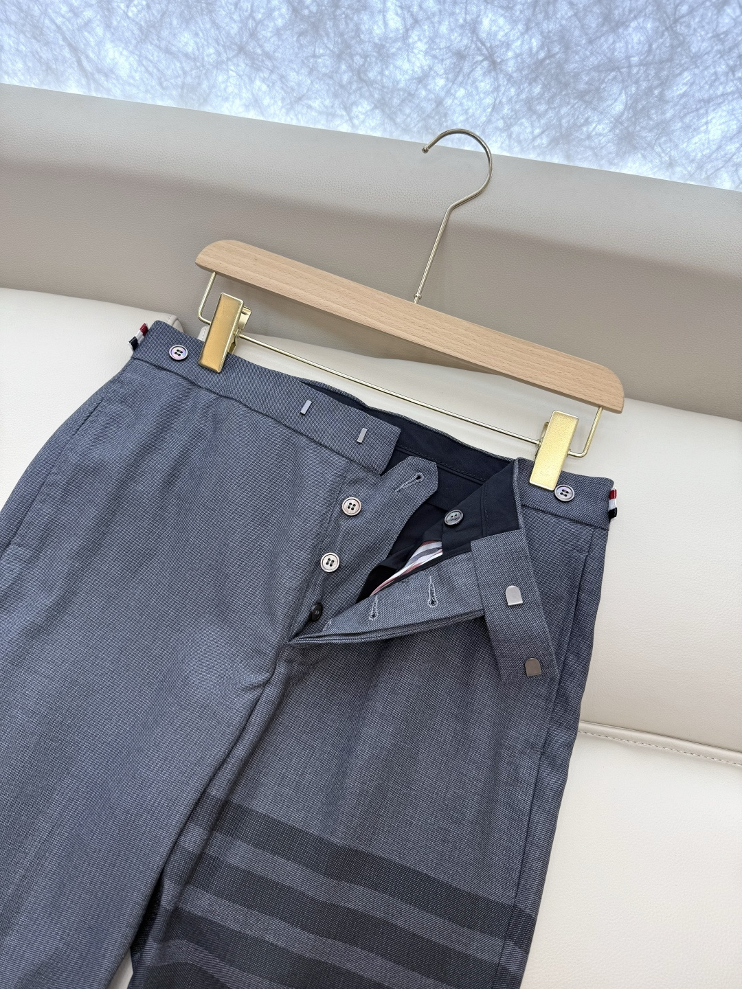 KTB6007#新款裤子⚠️。
TB 顶级货 100%羊毛 四道杠 西装长裤 灰色 0-1-2-3-4码