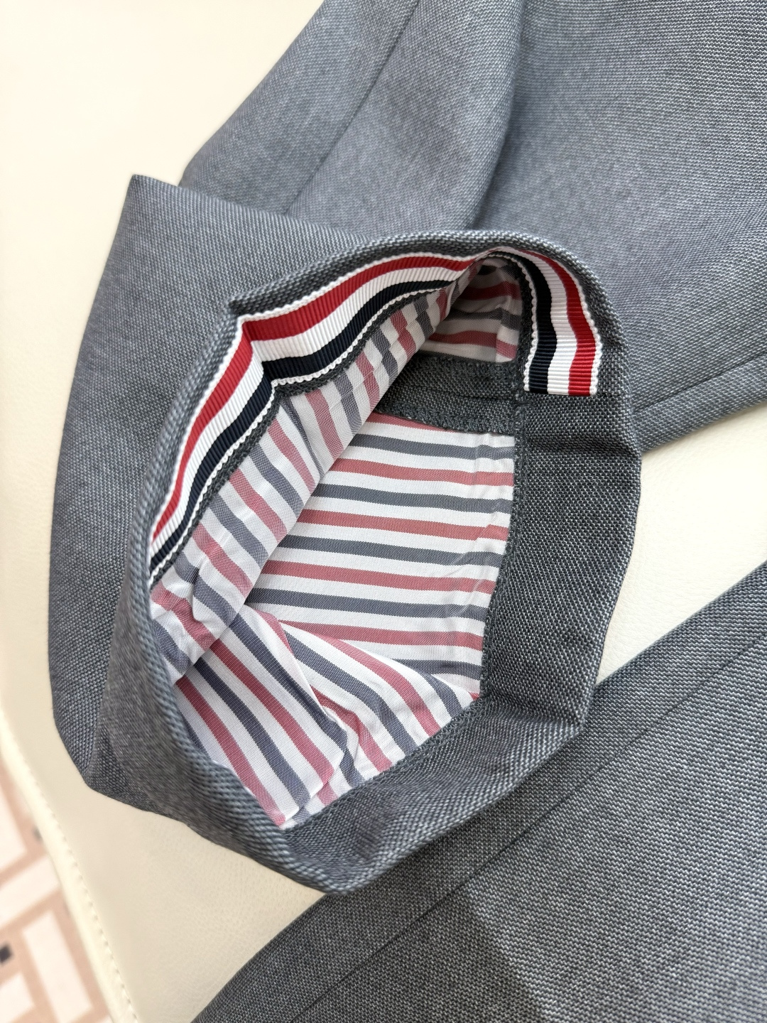 KTB6007#新款裤子⚠️。
TB 顶级货 100%羊毛 四道杠 西装长裤 灰色 0-1-2-3-4码