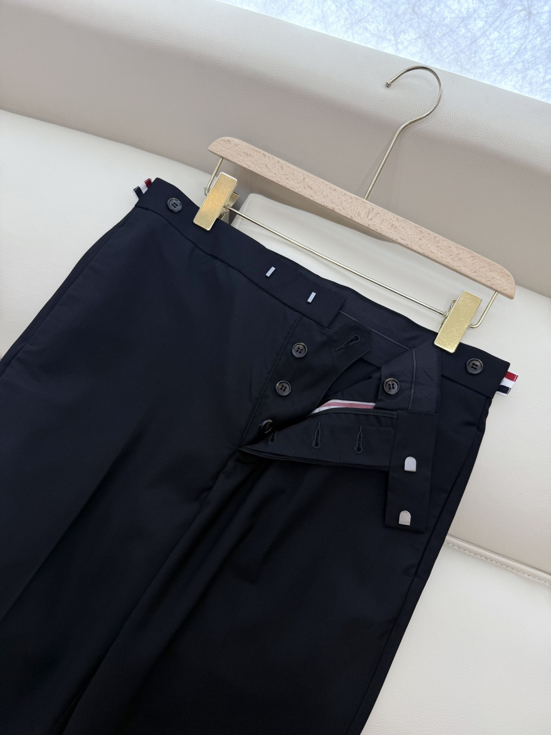 KTB6001#新款裤子⚠️。
TB 顶级货 100%羊毛 裤脚织带 西装长裤 灰色 黑色 0-1-2-