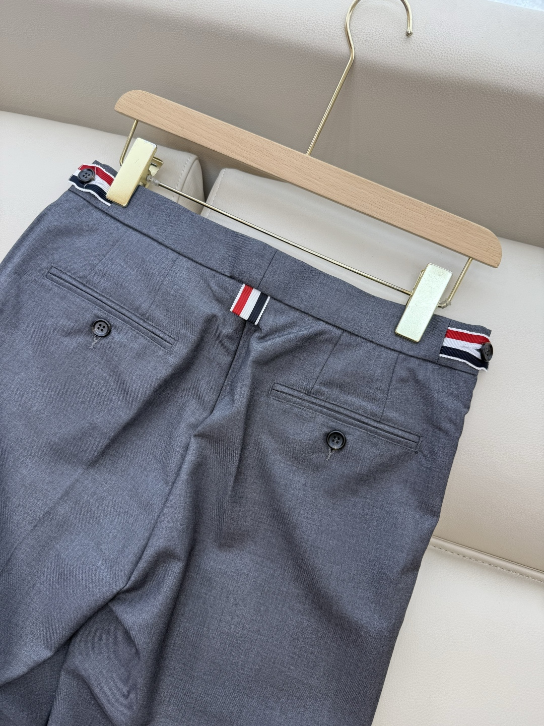 KTB6001#新款裤子⚠️。
TB 顶级货 100%羊毛 裤脚织带 西装长裤 灰色 黑色 0-1-2-