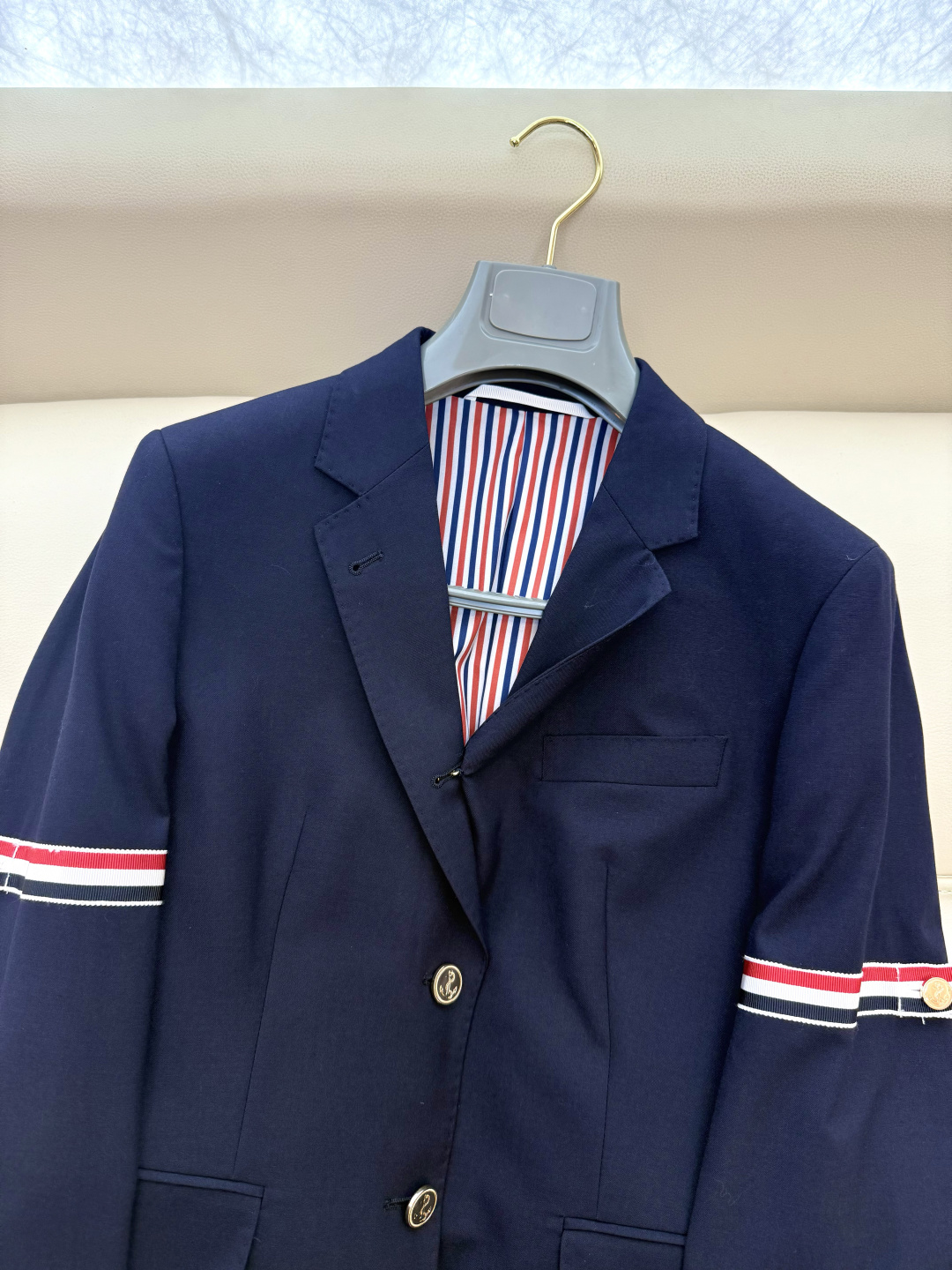 XTB021#新款外套⚠️。
TB 顶级货 100%羊毛 袖子织带 西装外套 灰色 藏青色 灰色 0-1