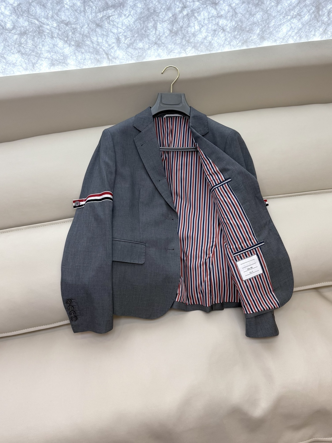 XTB021#新款外套⚠️。
TB 顶级货 100%羊毛 袖子织带 西装外套 灰色 藏青色 灰色 0-1