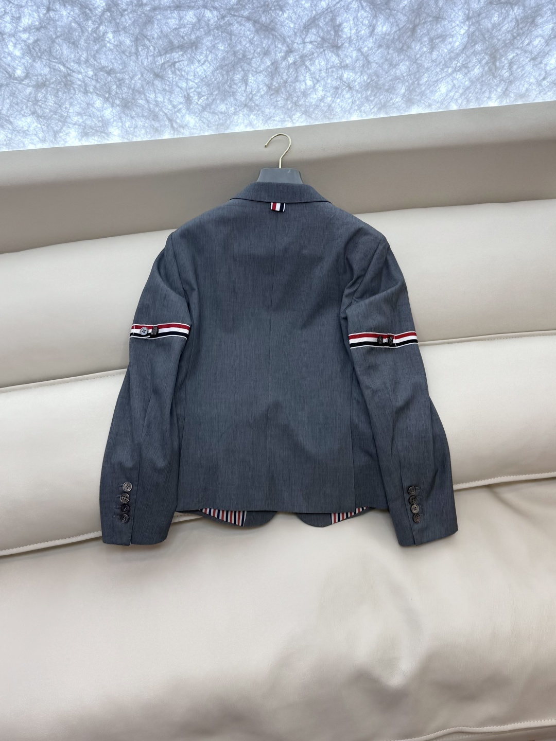 XTB021#新款外套⚠️。
TB 顶级货 100%羊毛 袖子织带 西装外套 灰色 藏青色 灰色 0-1