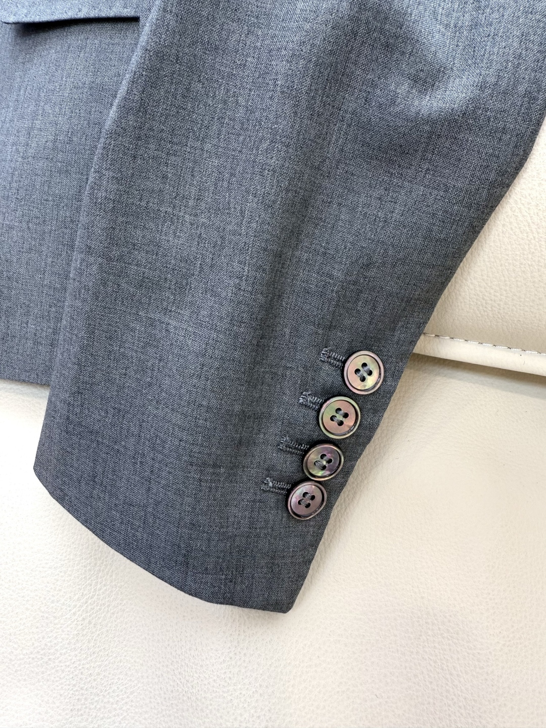 XTB021#新款外套⚠️。
TB 顶级货 100%羊毛 袖子织带 西装外套 灰色 藏青色 灰色 0-1