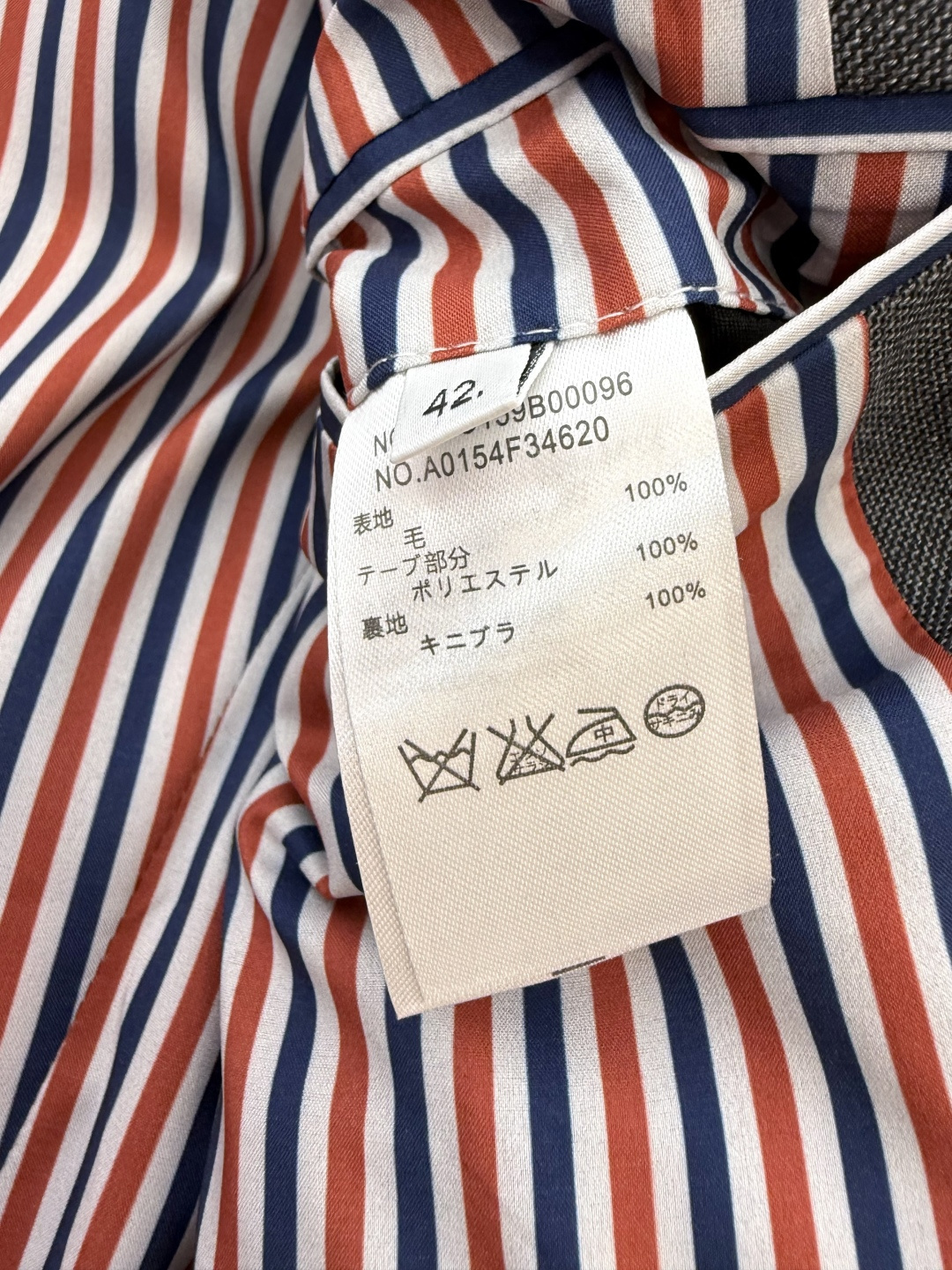 XTB004#新款外套⚠️。
TB 顶级货 100%羊毛 四道杠 西装外套 灰色 （牛角扣/贝母扣 0-