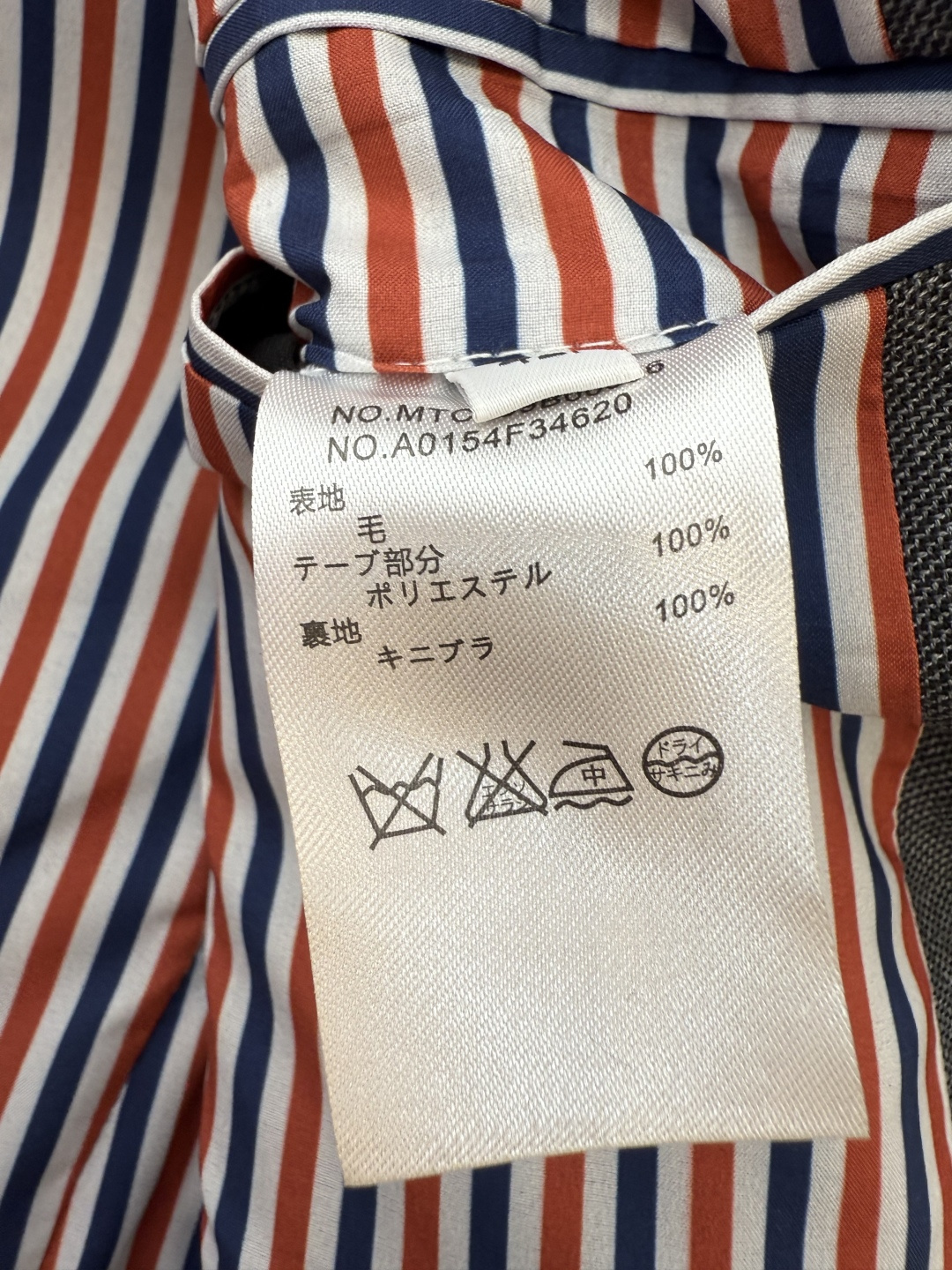 XTB004#新款外套⚠️。
TB 顶级货 100%羊毛 四道杠 西装外套 灰色 （牛角扣/贝母扣 0-