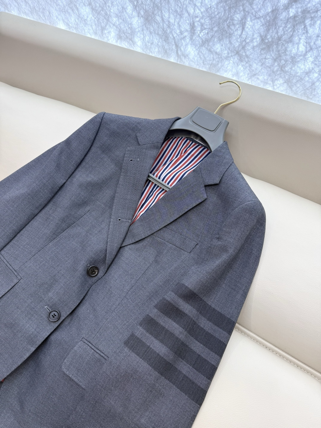 XTB004#新款外套⚠️。
TB 顶级货 100%羊毛 四道杠 西装外套 灰色 （牛角扣/贝母扣 0-