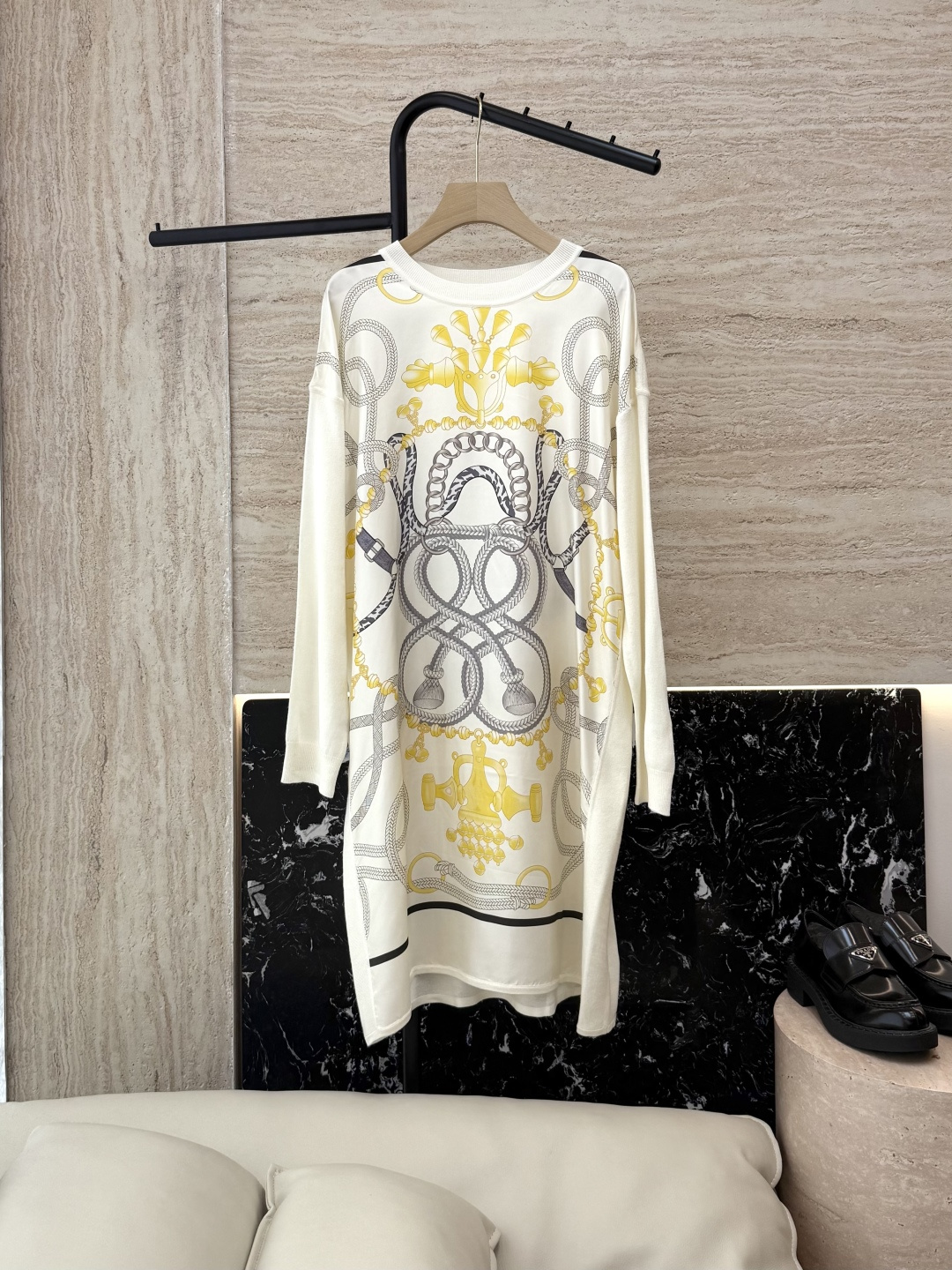 NO:473111,H32572# new knitted sweater HH Home Hermes Positioning Print Silk Twill Splicing Long Sleeve Dress Black Beige Pink SMLXL,,hermes,skirts,real silk,alexander wang19860909H32572#新款针织衫 H家 爱马仕 定位印花 真丝斜纹拼接 长袖连衣裙 黑色 米色 粉色 SMLXL,,hermes,skirts,real silk,alexander wang,Women's clothing