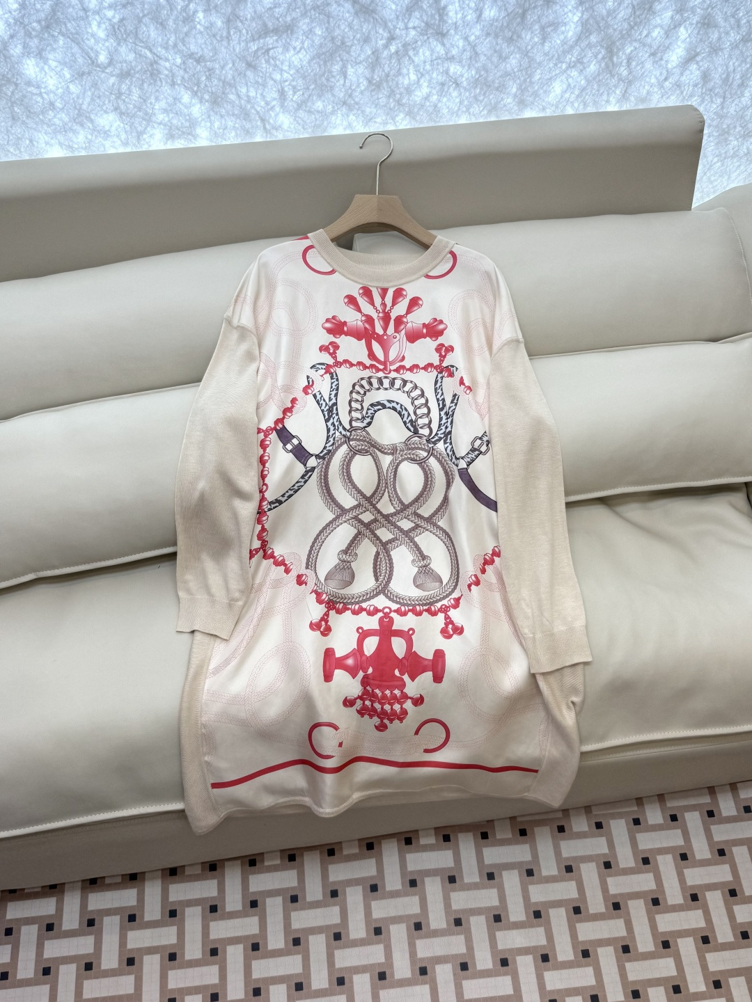 H32572#新款针织衫💕H家 爱马仕 定位印花 真丝斜纹拼接 长袖连衣裙 黑色 米色 粉色 SMLXL