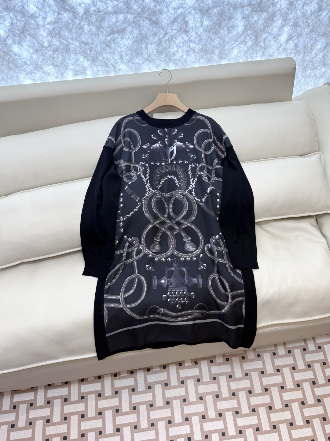 H32572#新款针织衫💕H家 爱马仕 定位印花 真丝斜纹拼接 长袖连衣裙 黑色 米色 粉色 SMLXL