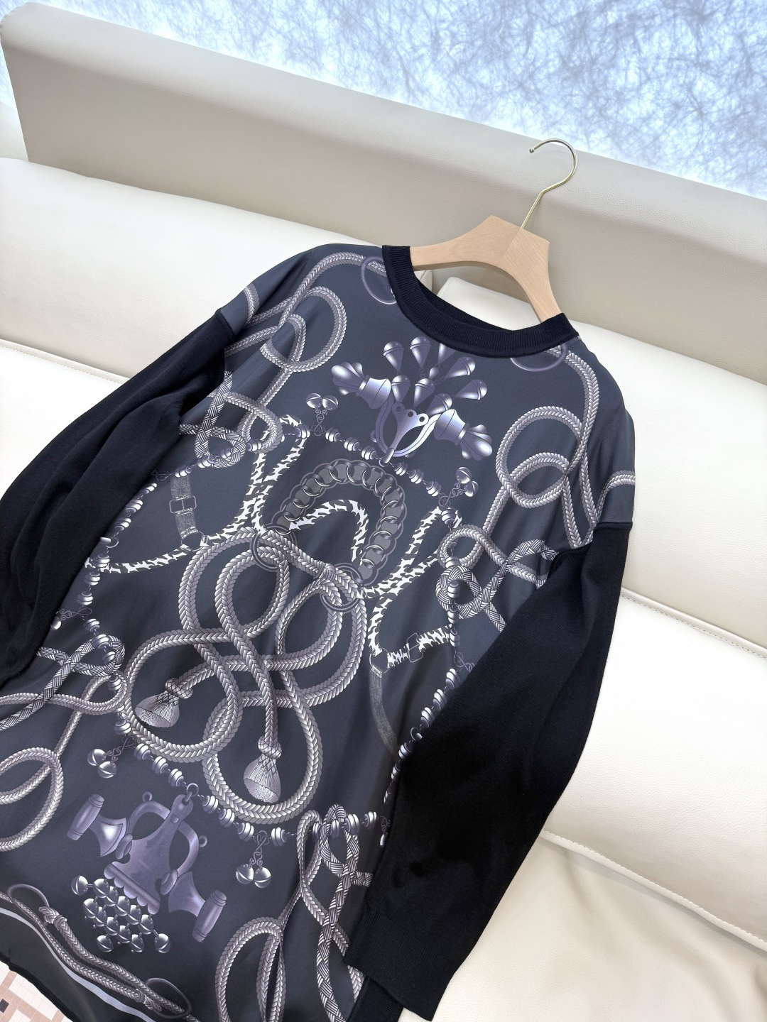 H32572#新款针织衫💕H家 爱马仕 定位印花 真丝斜纹拼接 长袖连衣裙 黑色 米色 粉色 SMLXL