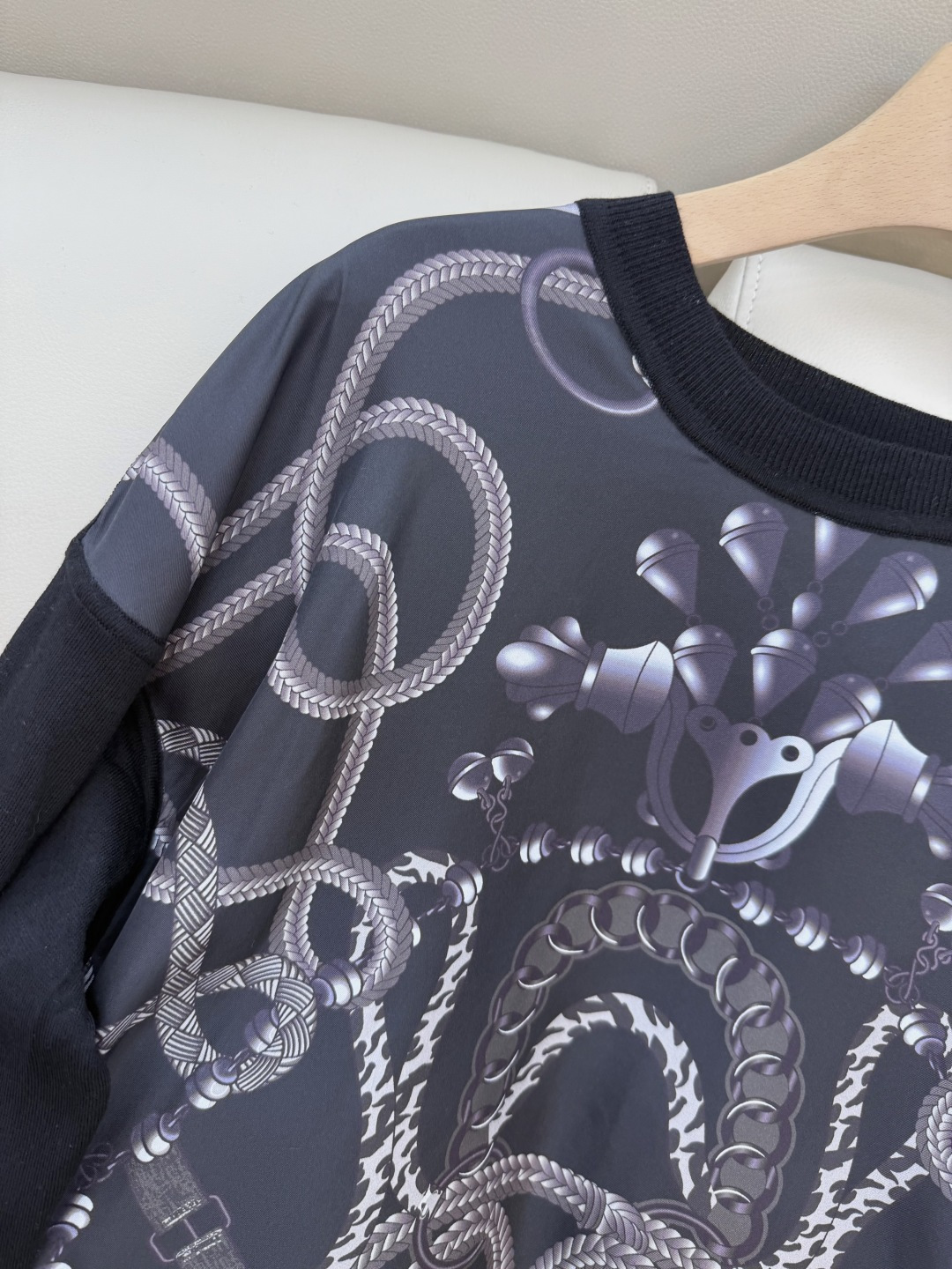 H32572#新款针织衫💕H家 爱马仕 定位印花 真丝斜纹拼接 长袖连衣裙 黑色 米色 粉色 SMLXL