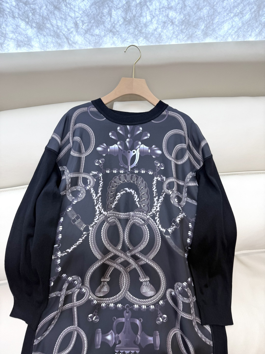 H32572#新款针织衫💕H家 爱马仕 定位印花 真丝斜纹拼接 长袖连衣裙 黑色 米色 粉色 SMLXL