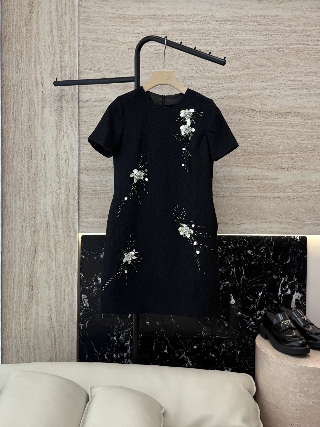 NO:473201,YML043# new dress Super Heavy Industry Silk 12 Silk 88 Wool Fully Handmade Beaded Short Sleeve Dress Black Milk White SMLXL,,skirts,T-shirt,real silk,alexander wang19860909YML043#新款连衣裙 超级重工丝毛12真丝 88 羊毛 全手工钉珠 短袖连衣裙 黑色 奶白色 SMLXL,,skirts,T-shirt,real silk,alexander wang,Women's clothing