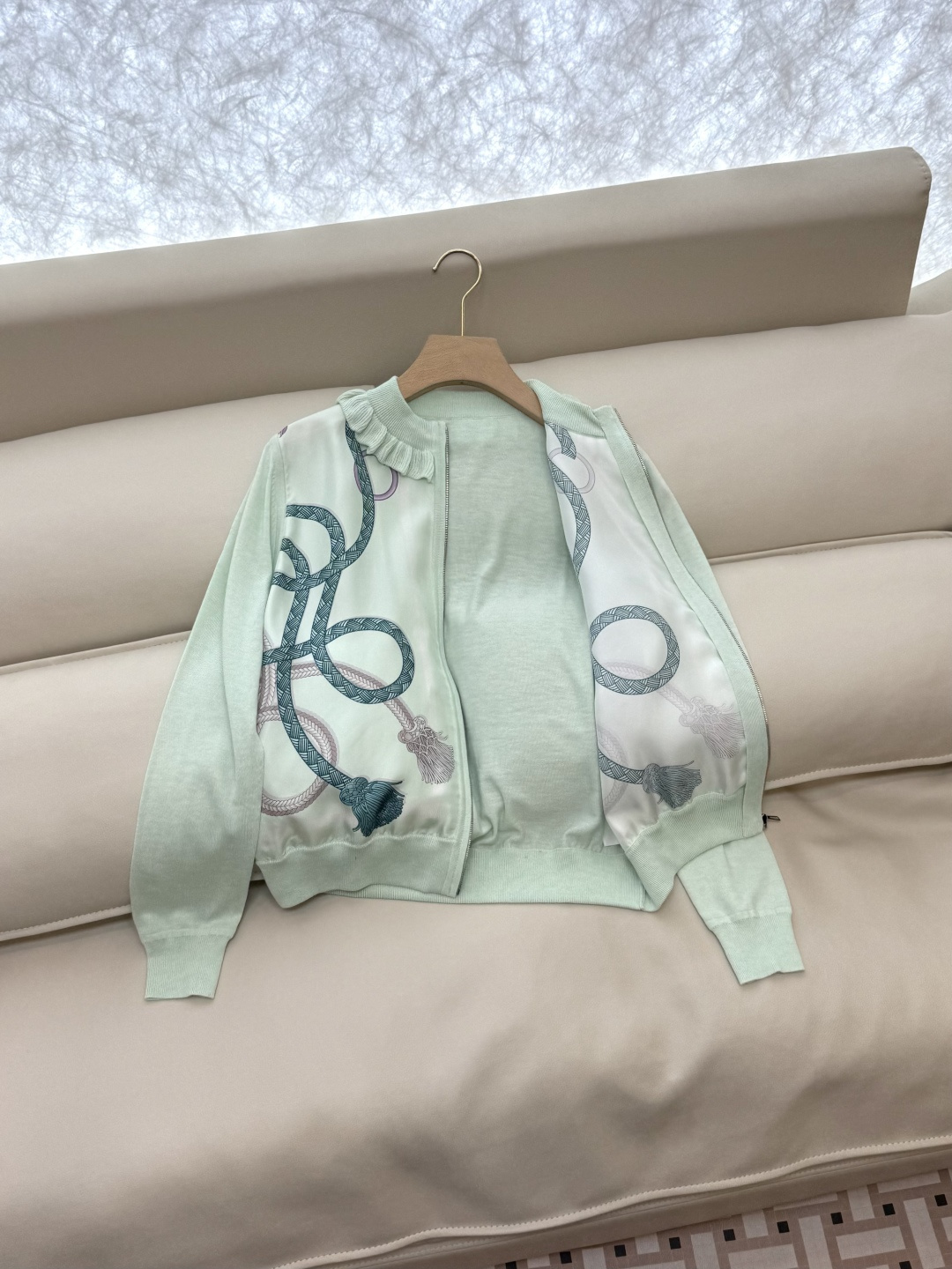 H32571#新款针织衫💕H家 爱马仕 定位印花 真丝斜纹拼接 长袖开衫外套 黑色 米色 绿色 SMLX