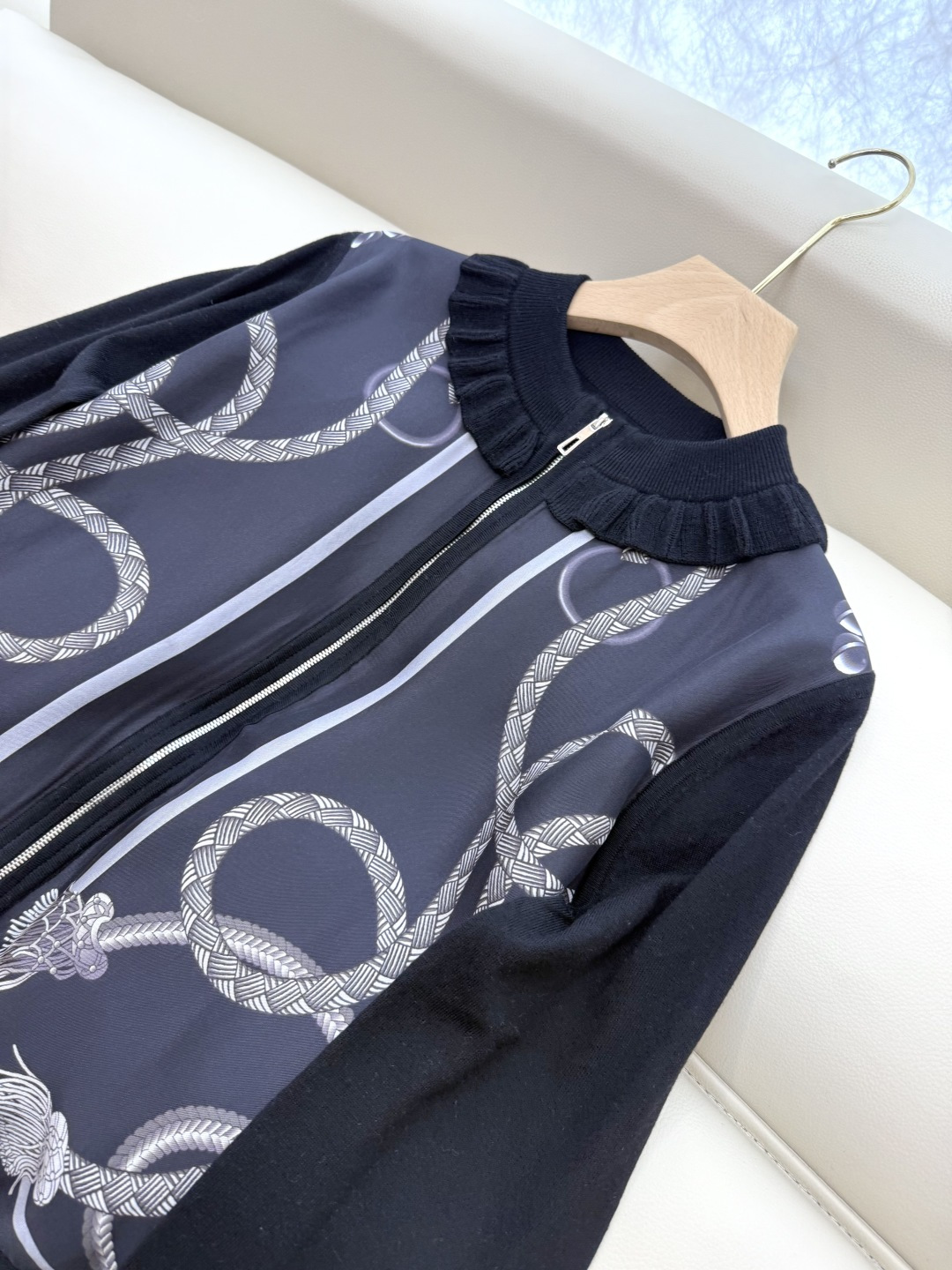 H32571#新款针织衫💕H家 爱马仕 定位印花 真丝斜纹拼接 长袖开衫外套 黑色 米色 绿色 SMLX