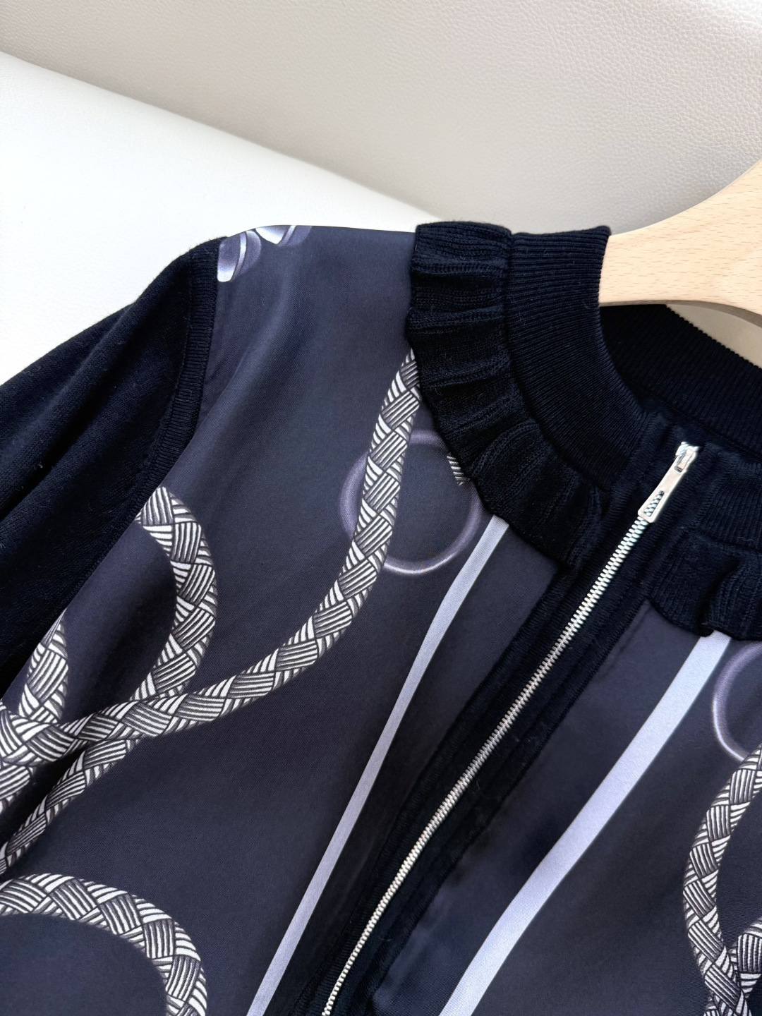 H32571#新款针织衫💕H家 爱马仕 定位印花 真丝斜纹拼接 长袖开衫外套 黑色 米色 绿色 SMLX