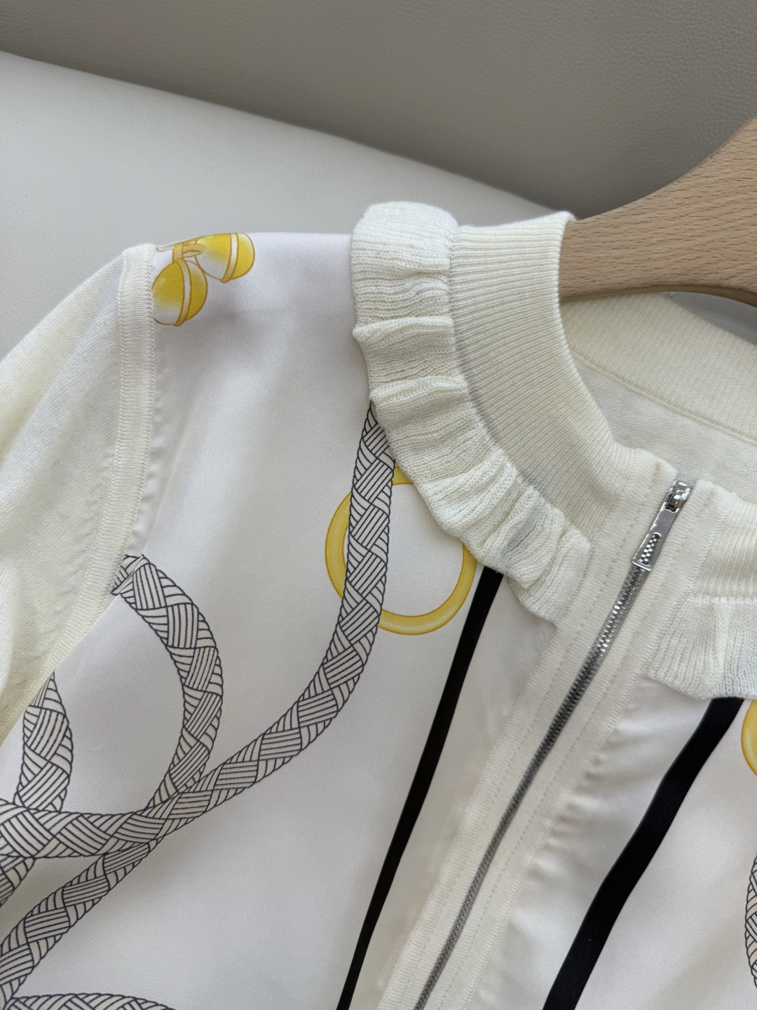 H32571#新款针织衫💕H家 爱马仕 定位印花 真丝斜纹拼接 长袖开衫外套 黑色 米色 绿色 SMLX