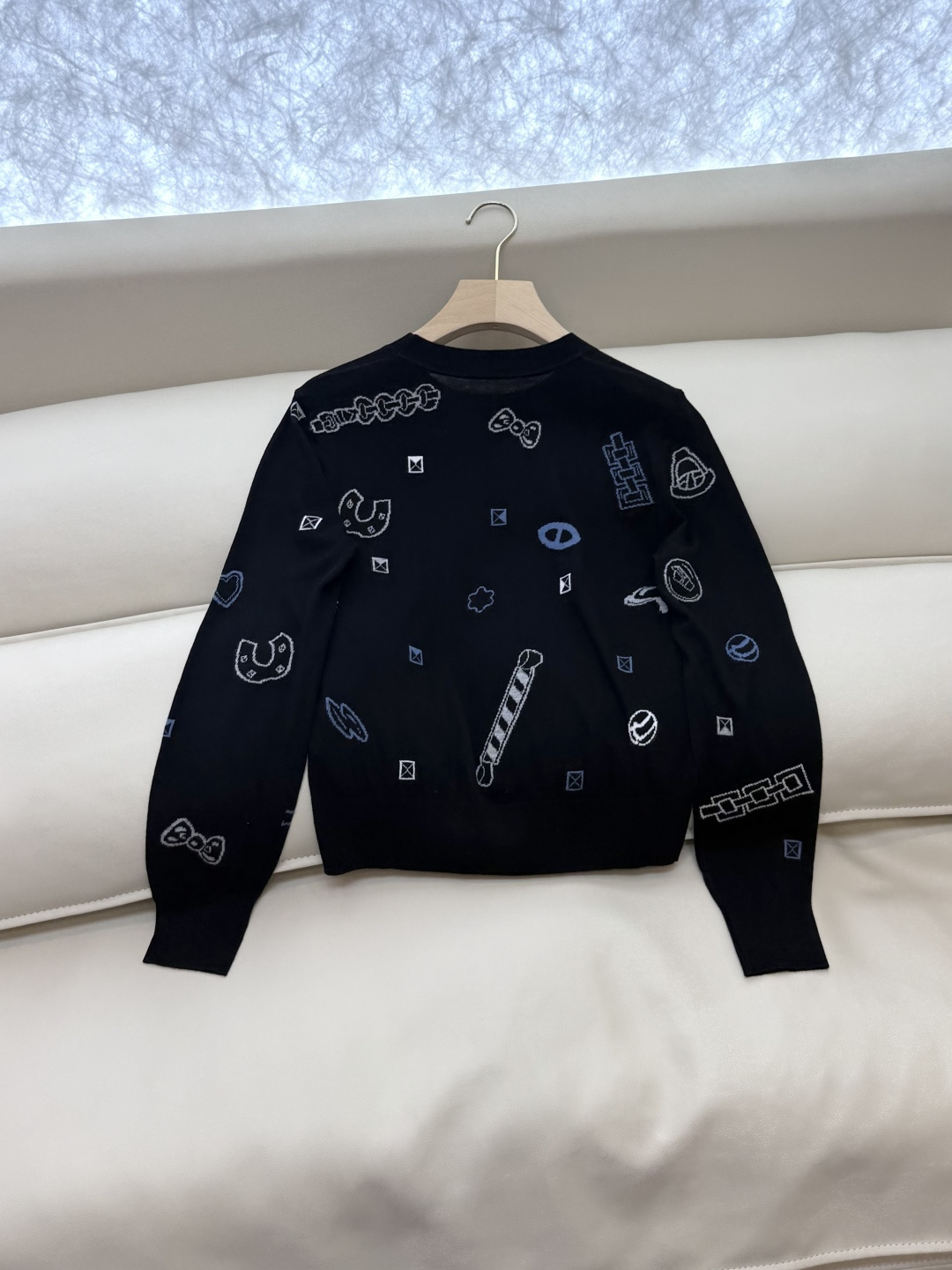 H32570#新款毛衣💕H爱马仕 15% 羊毛 绣花卡通图案 长袖毛衣 黑色 米色SMLXL