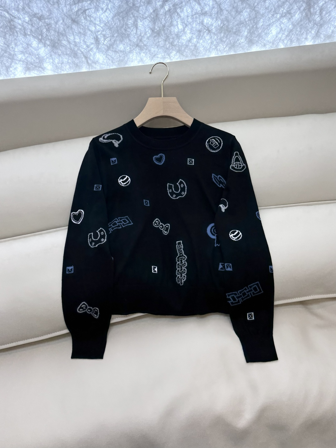 H32570#新款毛衣💕H爱马仕 15% 羊毛 绣花卡通图案 长袖毛衣 黑色 米色SMLXL