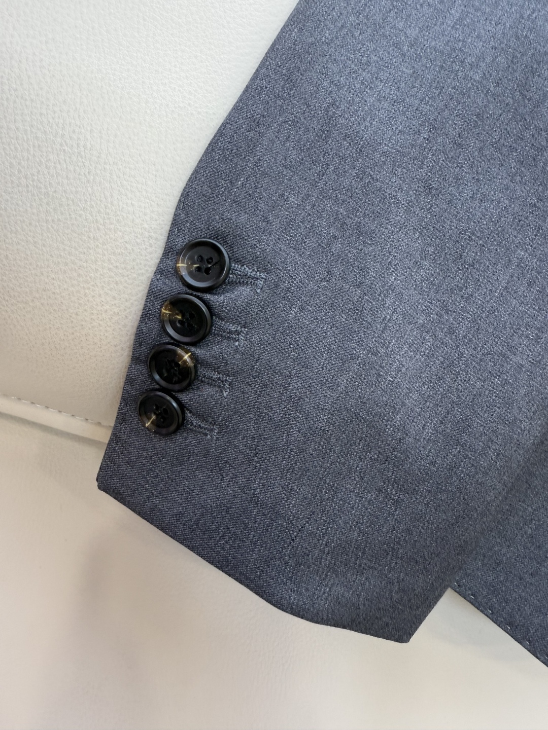 XTB0001#新款外套⚠️。
TB 顶级货 100%羊毛 树脂扣 西装外套 灰色 0-1-2-3码