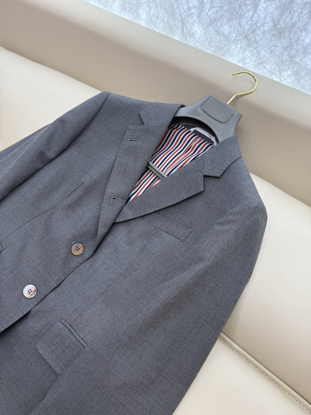 XTB023#新款外套⚠️。
TB 顶级货 100%羊毛 贝母扣 西装外套 灰色 0-1-2-3码