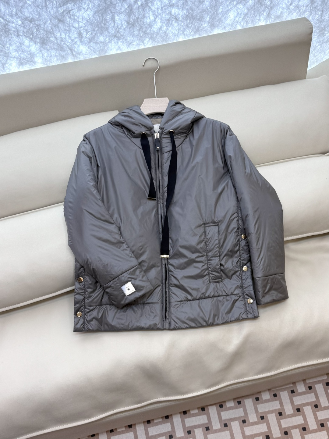 TF096#秋冬新款棉衣⚠️。
Max 原标款 骆驼绒 原版外贸棉衣 灰色 36/38/40/42