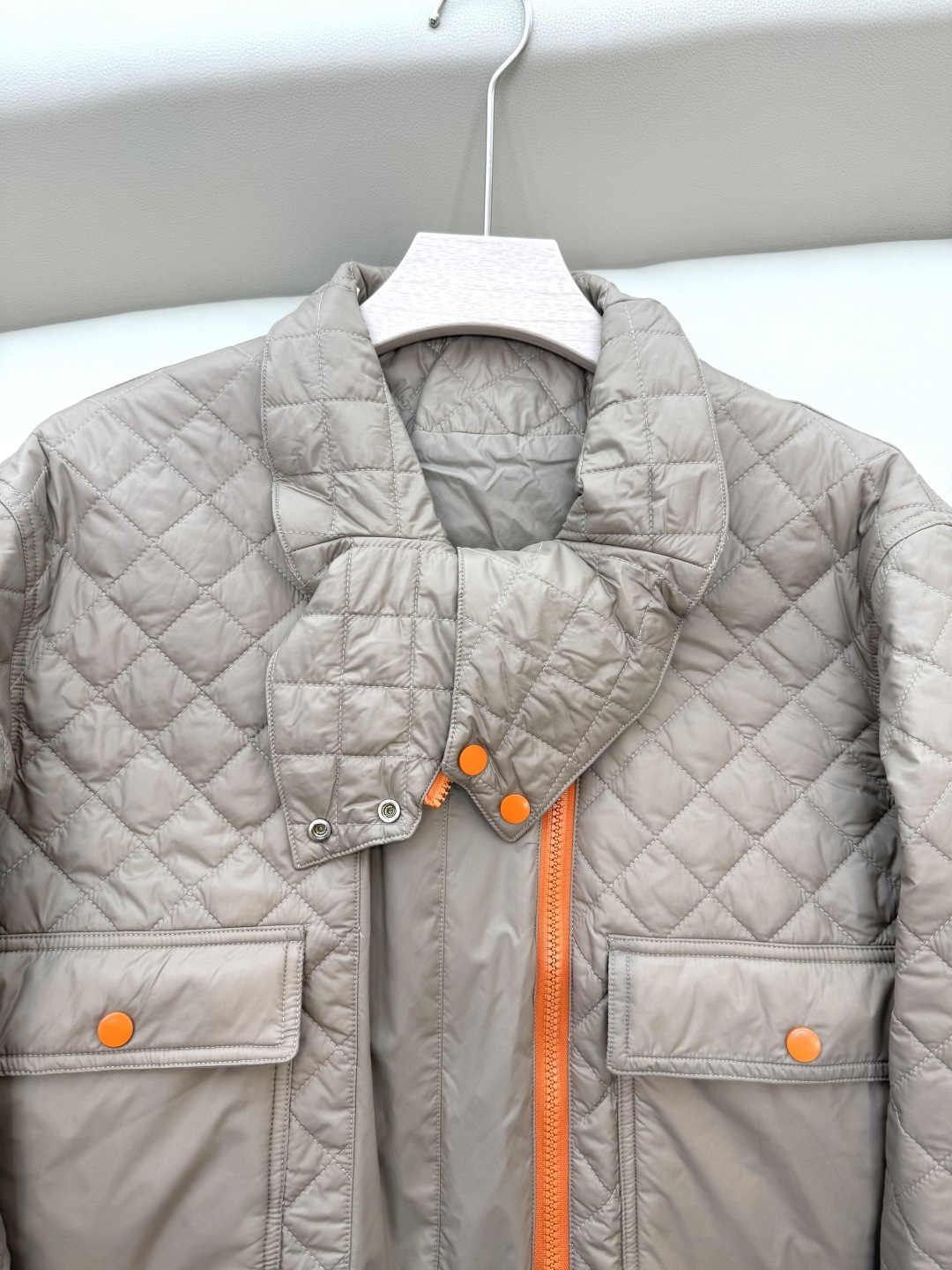 CD0106#特批‼️。
H家 爱马仕 无标款 菱形格 长袖棉衣 卡其色 SML