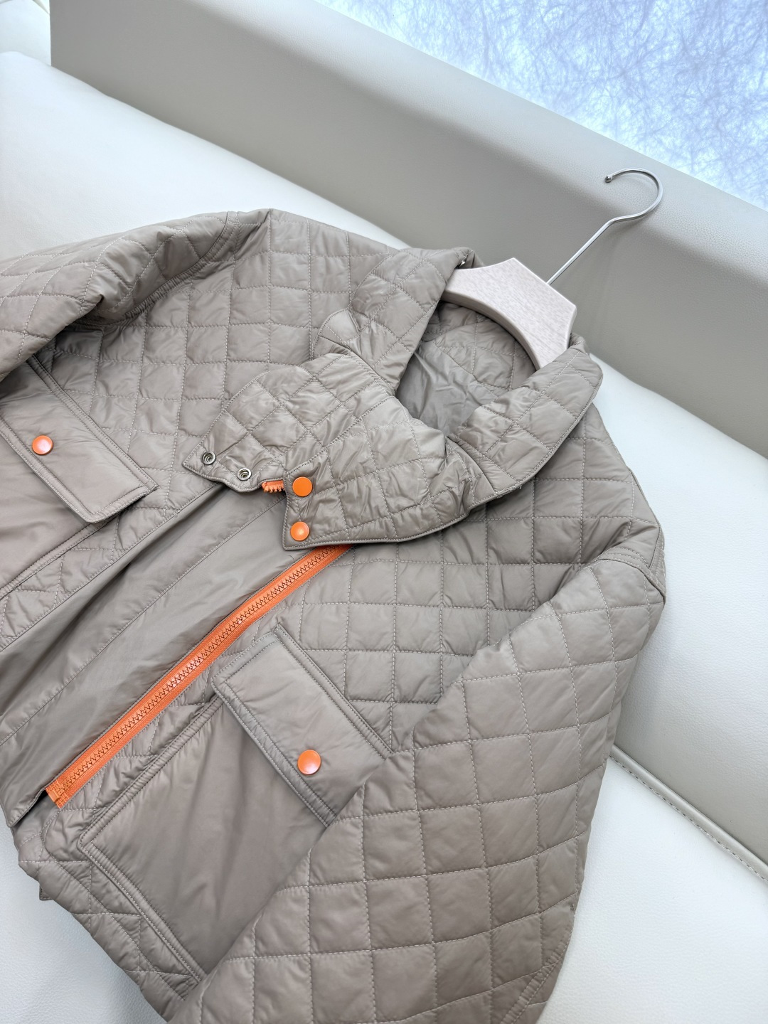 CD0106#特批‼️。
H家 爱马仕 无标款 菱形格 长袖棉衣 卡其色 SML