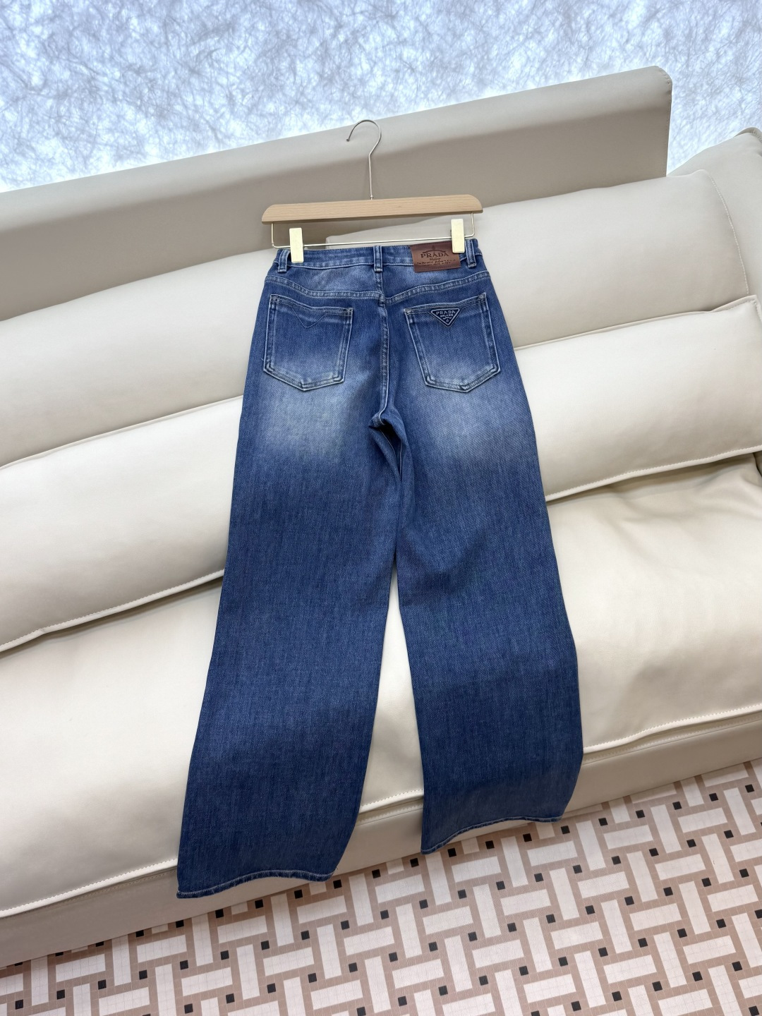 NZ012#新款牛仔裤⚠️。
PRADA 三角标 直筒 牛仔裤 蓝色 SMLXL