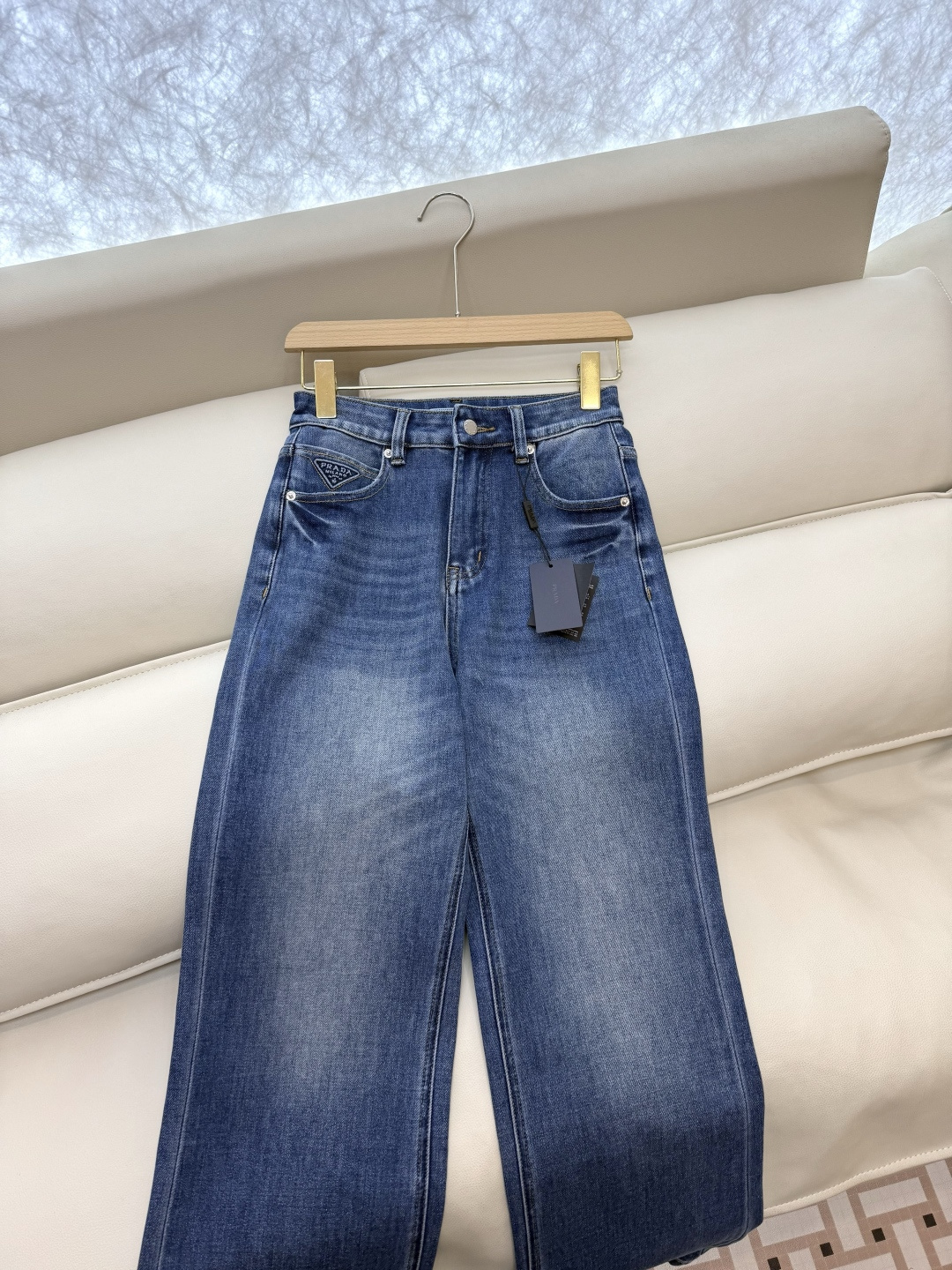 NZ012#新款牛仔裤⚠️。
PRADA 三角标 直筒 牛仔裤 蓝色 SMLXL
