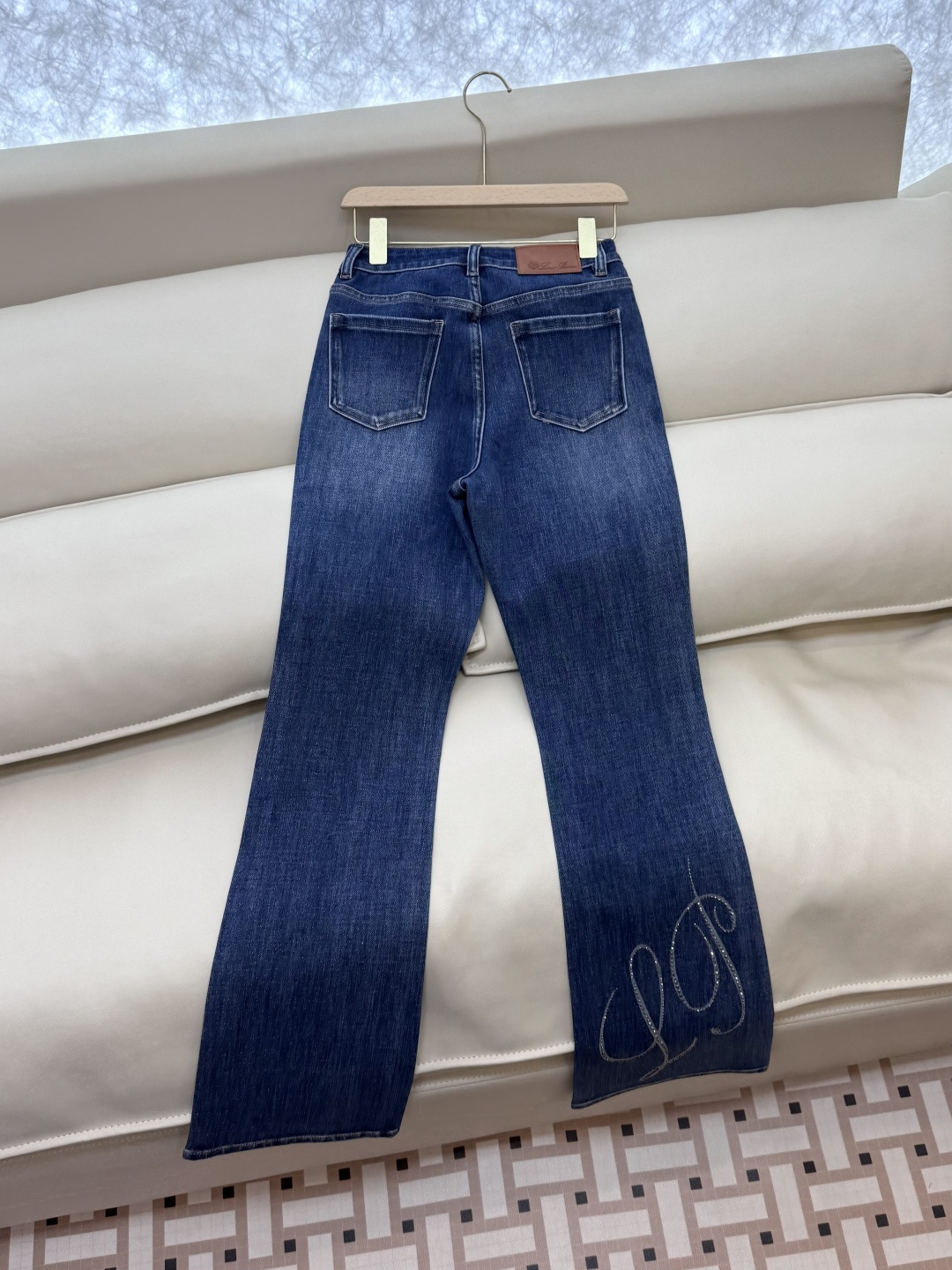 NZ011#新款牛仔裤⚠️。
Lp🆕 烫钻 秋装新款 直筒 牛仔裤 深蓝色 26/27/28/29