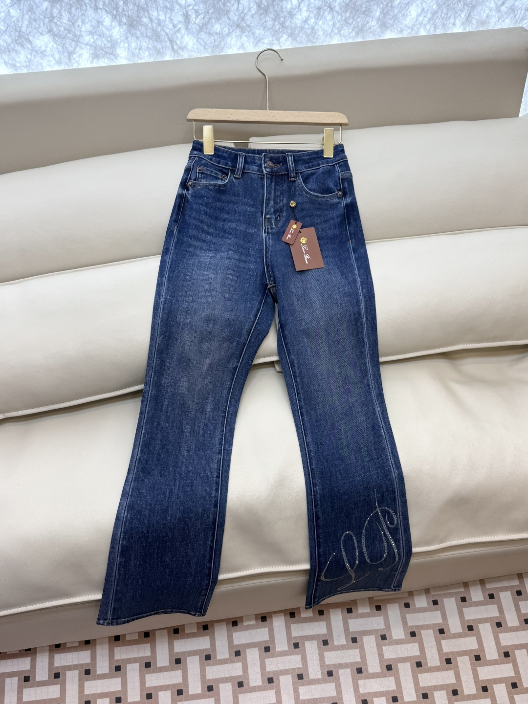 NZ011#新款牛仔裤⚠️。
Lp🆕 烫钻 秋装新款 直筒 牛仔裤 深蓝色 26/27/28/29