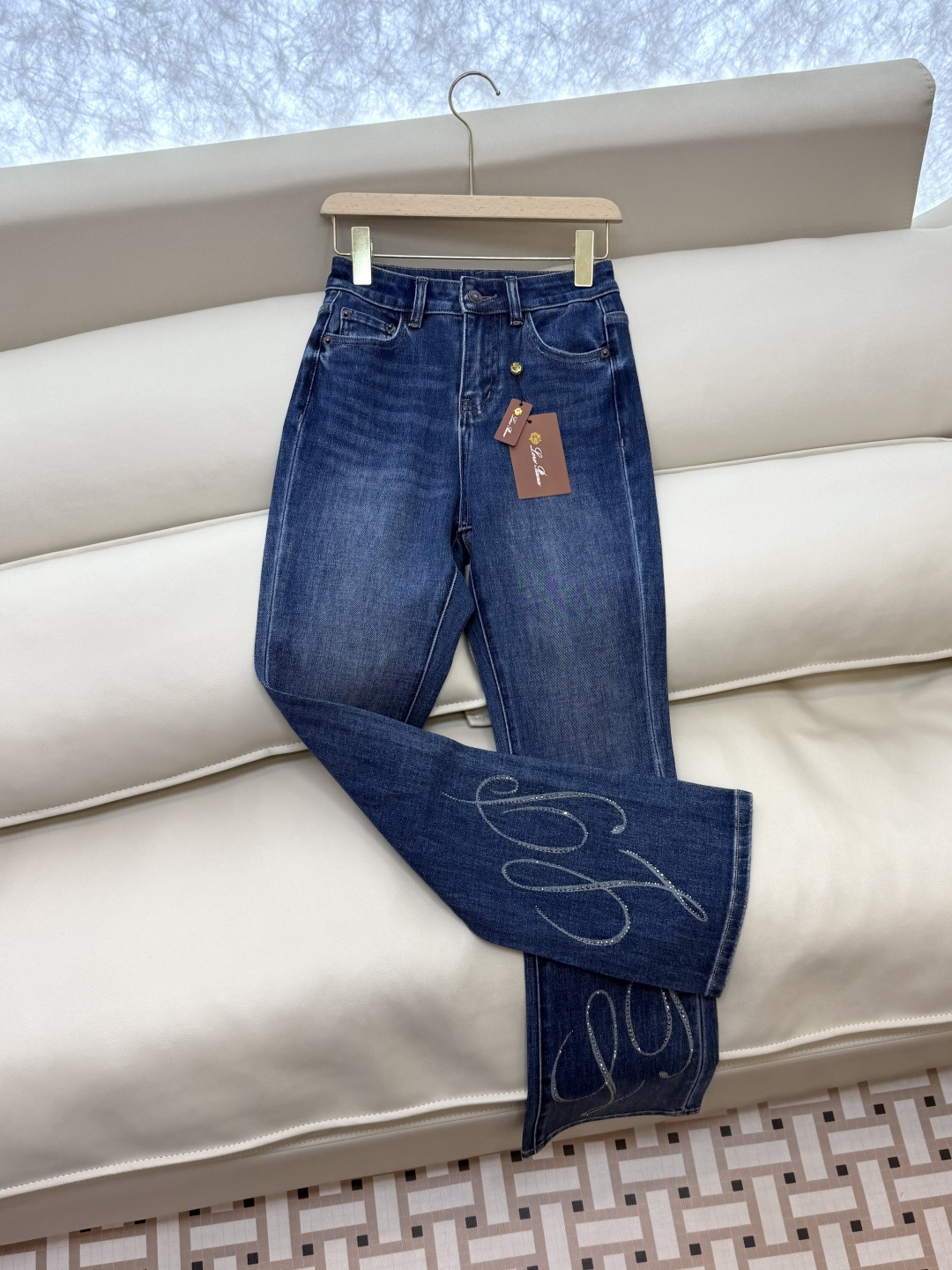 NZ011#新款牛仔裤⚠️。
Lp🆕 烫钻 秋装新款 直筒 牛仔裤 深蓝色 26/27/28/29