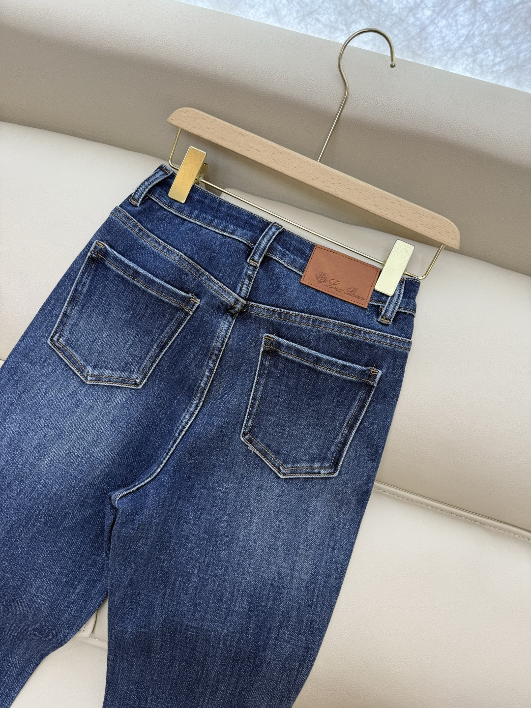 NZ011#新款牛仔裤⚠️。
Lp🆕 烫钻 秋装新款 直筒 牛仔裤 深蓝色 26/27/28/29