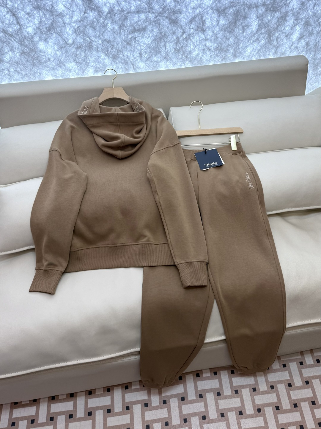 YO026#新款套装⚠️。
max 顶级复制 11 版 高端定制版 刺绣logo 真皮标 运动休闲开衫➕