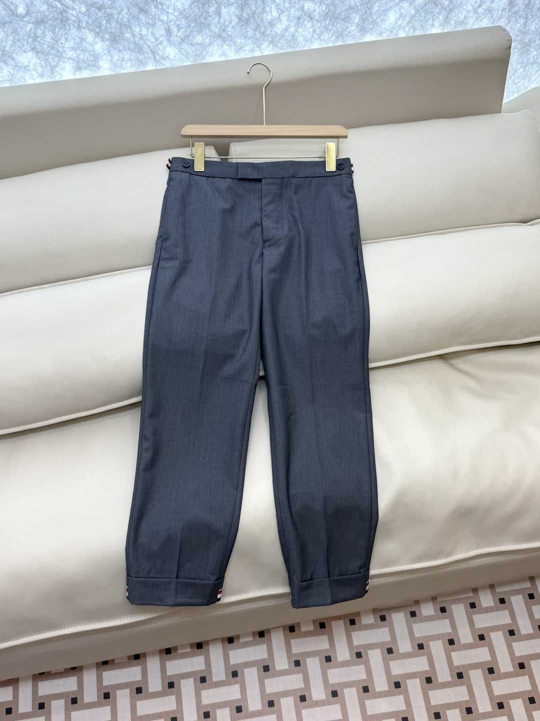 KTB6001#新款裤子⚠️。
TB 顶级货 100%羊毛 裤脚织带 西装长裤 灰色 黑色 0-1-2-