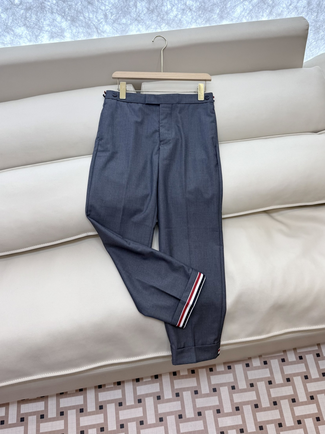 KTB6001#新款裤子⚠️。
TB 顶级货 100%羊毛 裤脚织带 西装长裤 灰色 黑色 0-1-2-