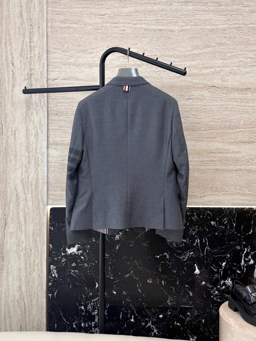 XTB004#新款外套⚠️。
TB 顶级货 100%羊毛 四道杠 西装外套 灰色 （牛角扣/贝母扣 0-