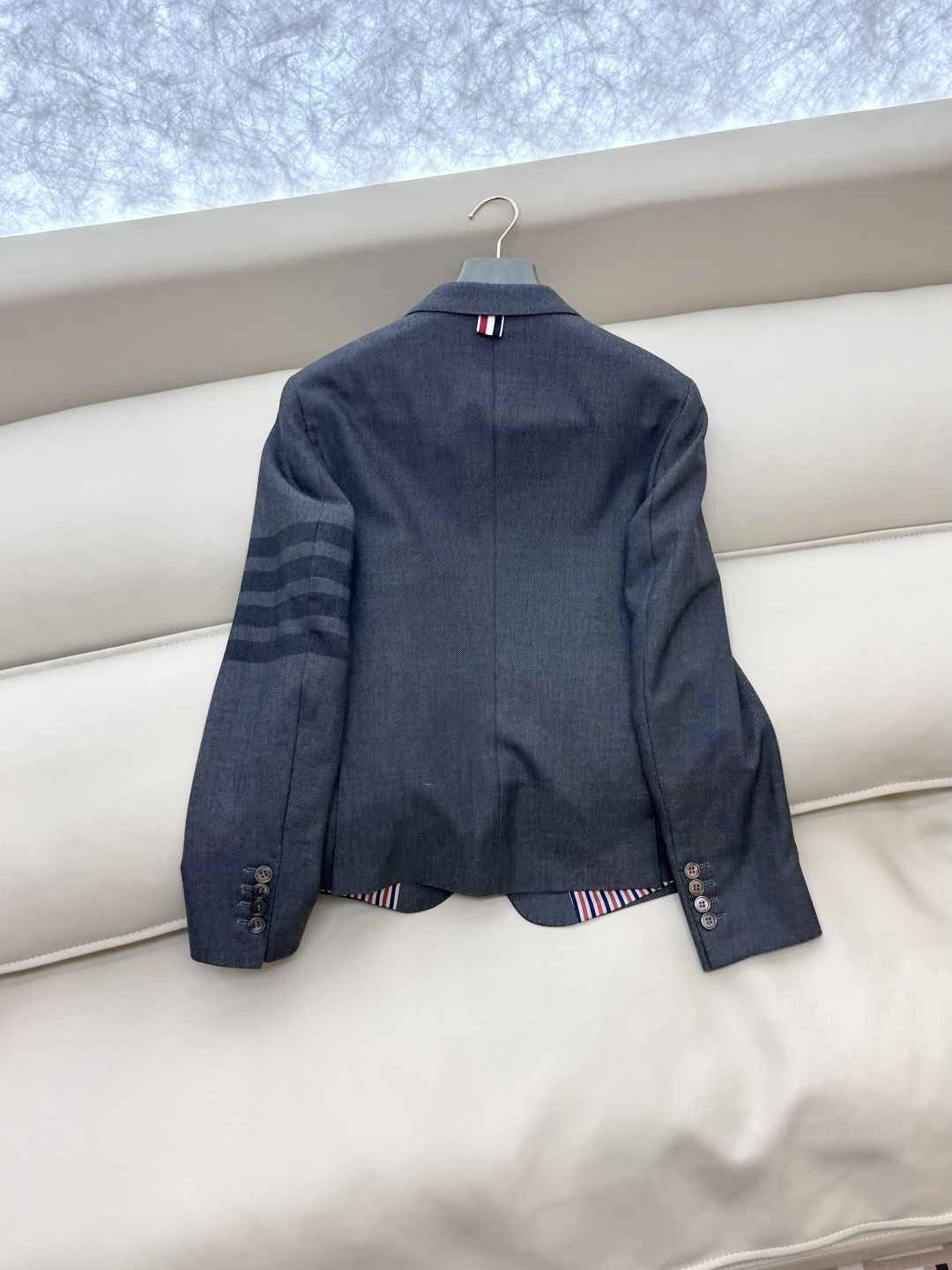 XTB004#新款外套⚠️。
TB 顶级货 100%羊毛 四道杠 西装外套 灰色 （牛角扣/贝母扣 0-