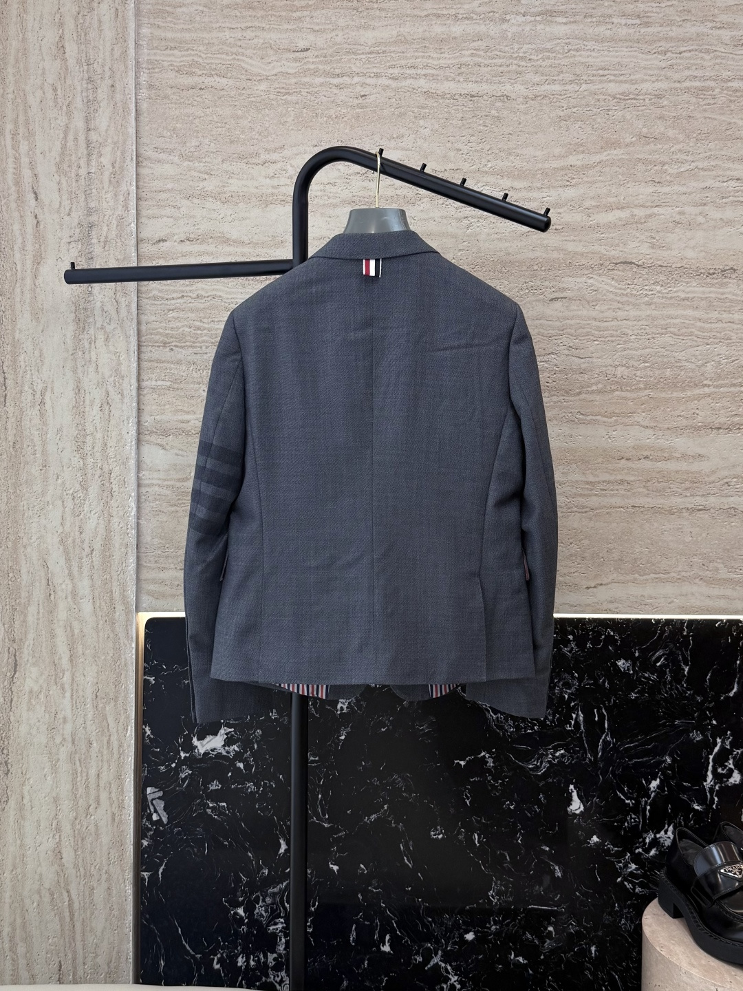 XTB004#新款外套⚠️。
TB 顶级货 100%羊毛 四道杠 西装外套 灰色 （牛角扣/贝母扣 0-