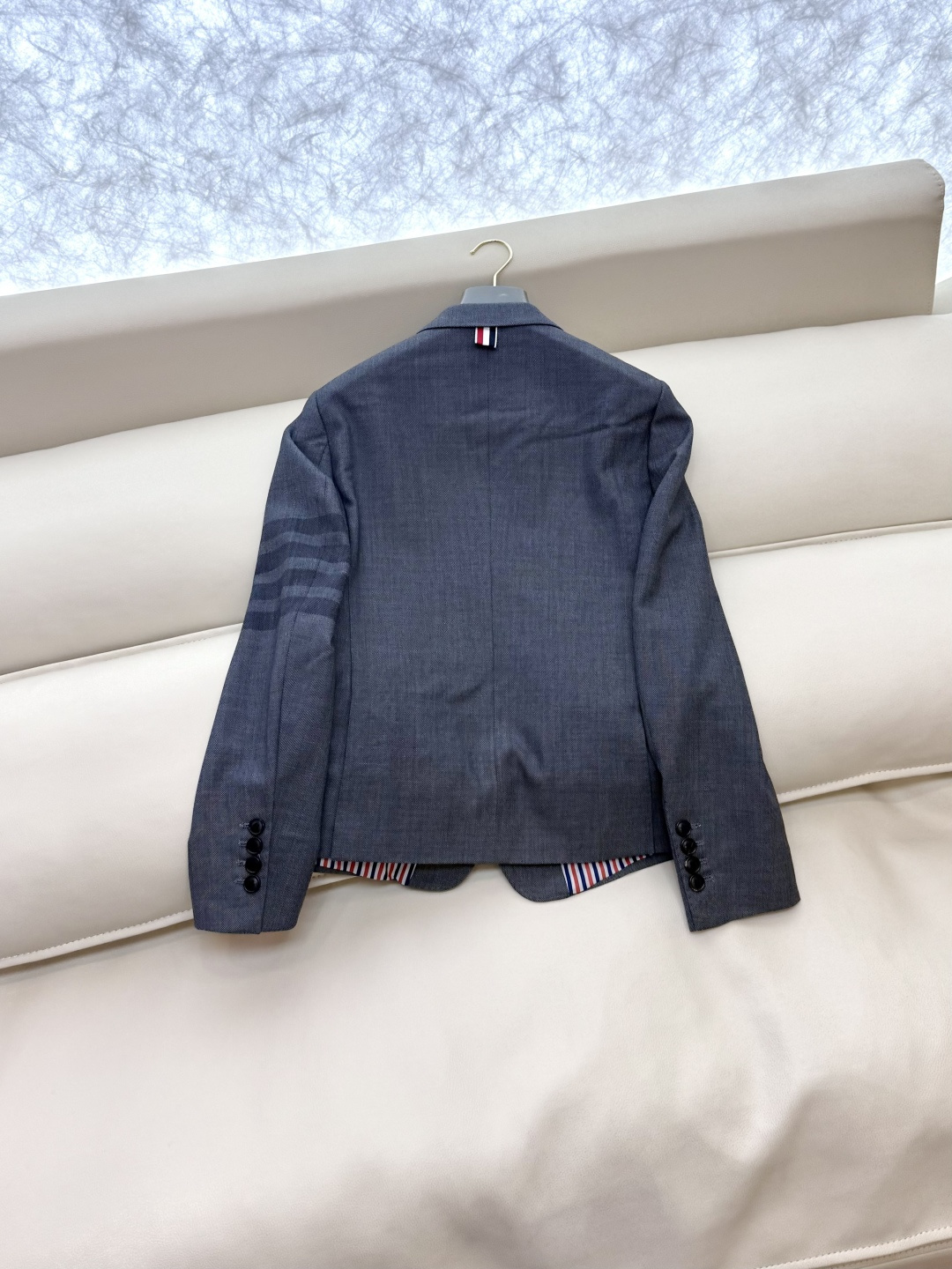 XTB004#新款外套⚠️。
TB 顶级货 100%羊毛 四道杠 西装外套 灰色 （牛角扣/贝母扣 0-